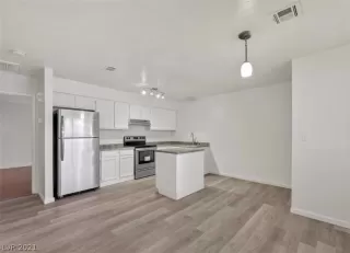 Photo #5: 2320662 Listing 