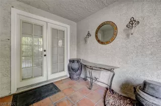 Photo #3: 2320701 Listing