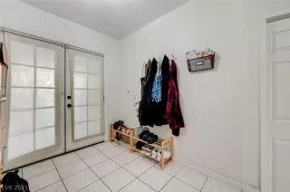 Photo #5: 2320701 Listing