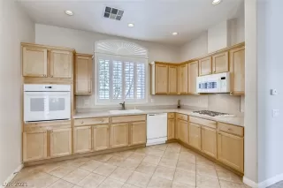 Photo #4: 2320708 Listing 