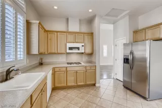Photo #5: 2320708 Listing 