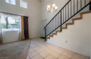 Photo #4: 2320730 Listing