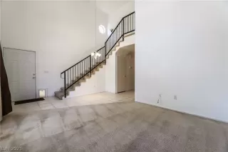 Photo #5: 2320730 Listing