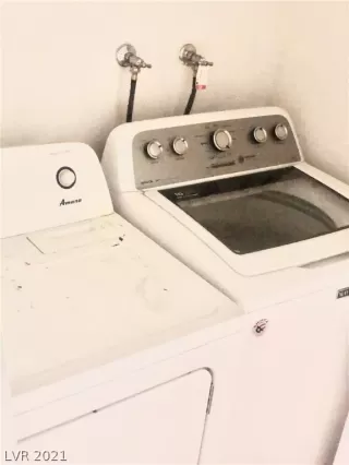 Photo #4: 2320741 Listing 