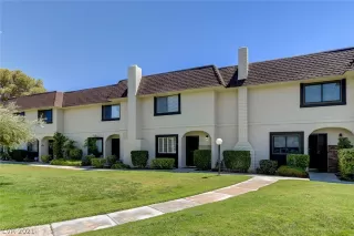 Photo #2: 2320808 Listing