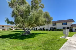 Photo #3: 2320808 Listing