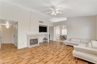 Photo #3: 2320828 Listing 