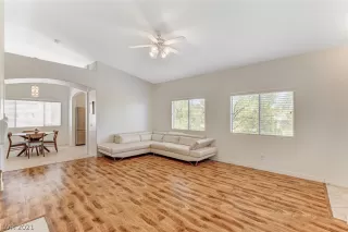 Photo #4: 2320828 Listing 