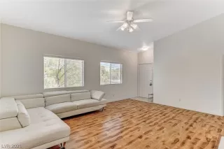 Photo #5: 2320828 Listing 