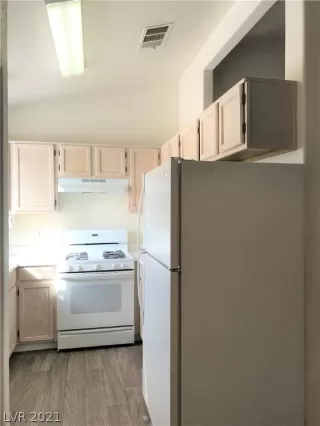 Photo #5: 2320842 Listing 