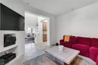 Photo #6: 2320844 Listing