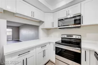 Photo #4: 2320857 Listing 