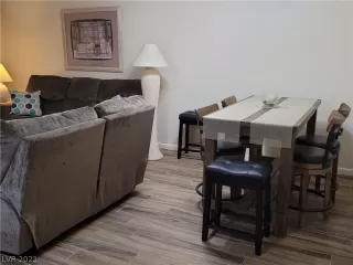 Photo #6: 2320862 Listing