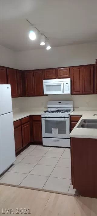 Photo #2: 2320875 Listing 