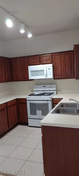 Photo #3: 2320875 Listing 