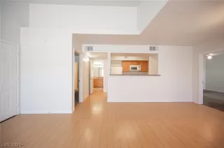 Photo #2: 2320913 Listing 