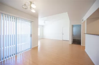 Photo #4: 2320913 Listing 