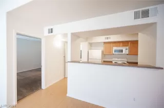 Photo #5: 2320913 Listing 