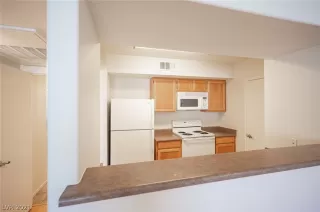 Photo #6: 2320913 Listing 