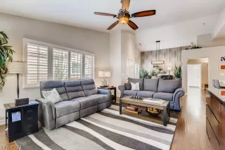 Photo #5: 2320916 Listing