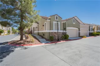 Photo #5: 2320923 Listing