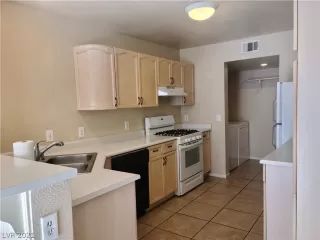 Photo #2: 2320941 Listing