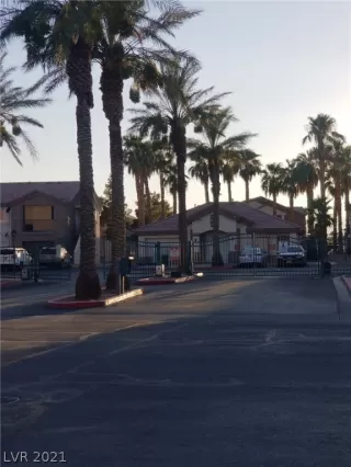 Photo #2: 2320947 Listing