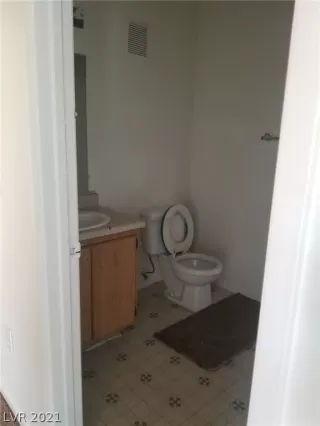 Photo #5: 2320947 Listing