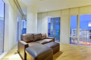 Photo #4: 2320959 Listing