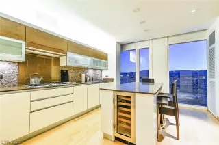 Photo #5: 2320959 Listing