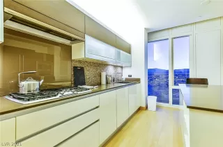 Photo #6: 2320959 Listing