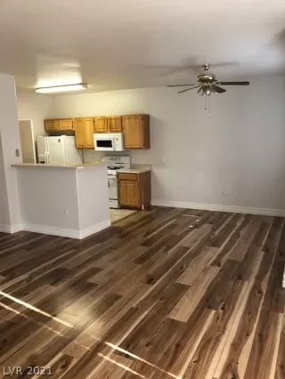 Photo #4: 2320962 Listing