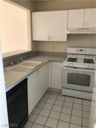 Photo #5: 2320984 Listing 