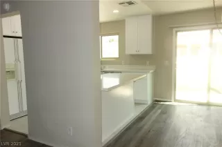 Photo #5: 2320996 Listing 