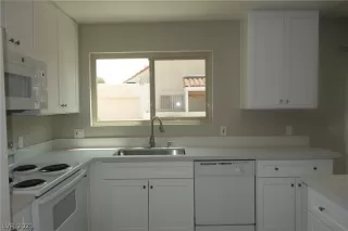 Photo #6: 2320996 Listing 