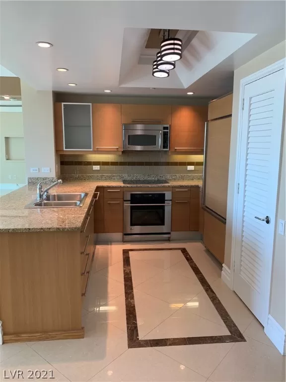 MLS: 2321019 Condo For Sale