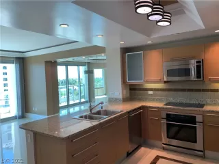 Photo #3: 2321019 Listing