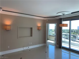 Photo #5: 2321019 Listing