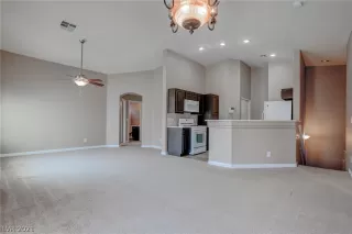 Photo #2: 2321033 Listing