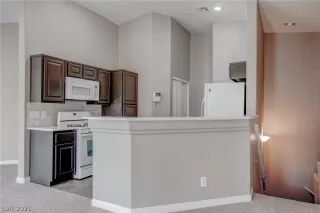 Photo #6: 2321033 Listing