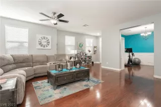 Photo #4: 2321081 Listing 