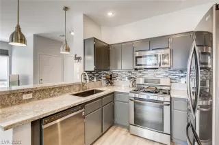 Photo #3: 2321146 Listing