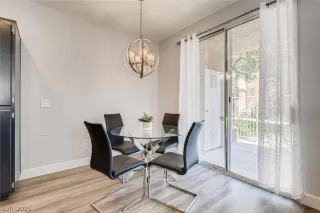 Photo #5: 2321146 Listing