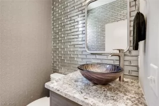 Photo #6: 2321146 Listing