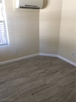 Photo #5: 2321161 Listing 