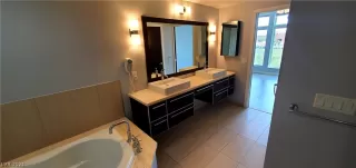 Photo #5: 2321185 Listing 