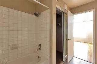 Photo #5: 2321205 Listing 