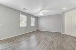 Photo #5: 2321218 Listing 