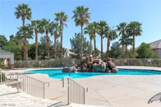 Photo #2: 2321221 Listing