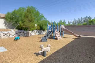 Photo #5: 2321221 Listing